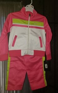 Nike Toddler Girls Sz 2T